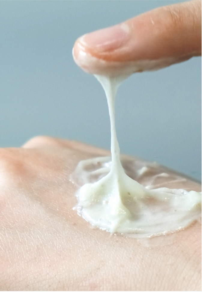 Cleansing foam with green tea extract great for combination skin, dry skin, normal skin, and oily skin.